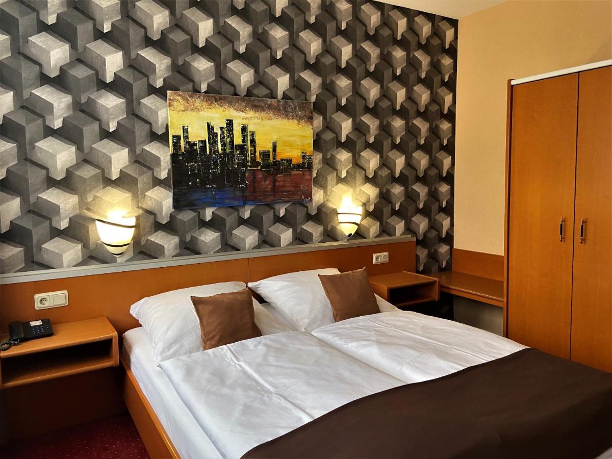 Hotel Stadt Hamburg Am Fluss Saarbrücken Exteriör bild