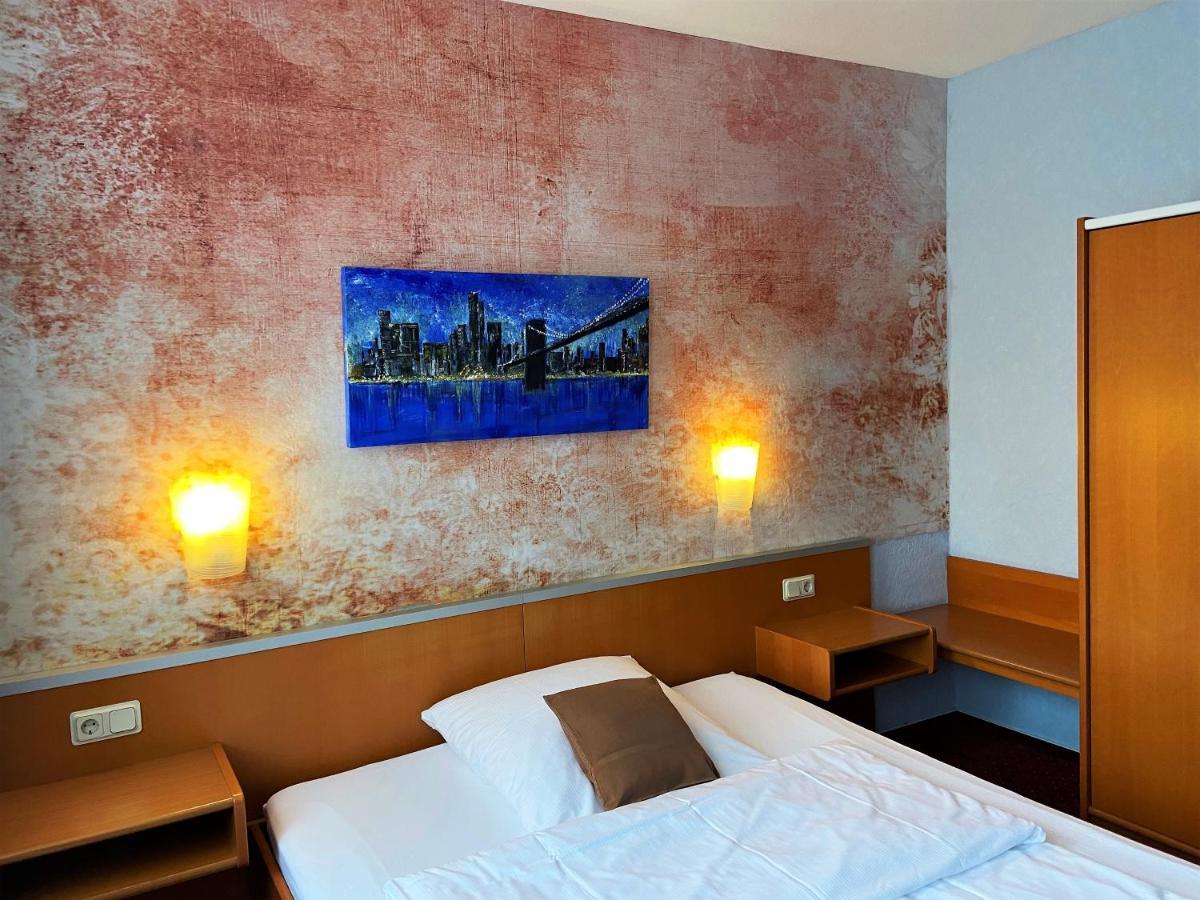 Hotel Stadt Hamburg Am Fluss Saarbrücken Exteriör bild