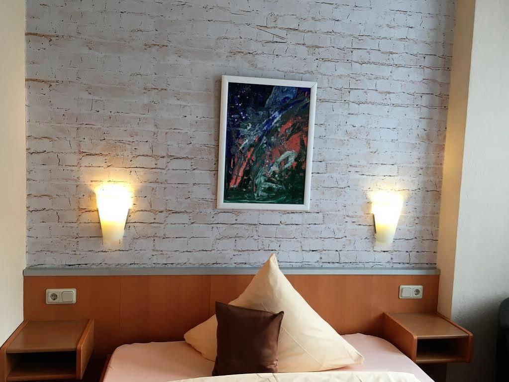 Hotel Stadt Hamburg Am Fluss Saarbrücken Exteriör bild