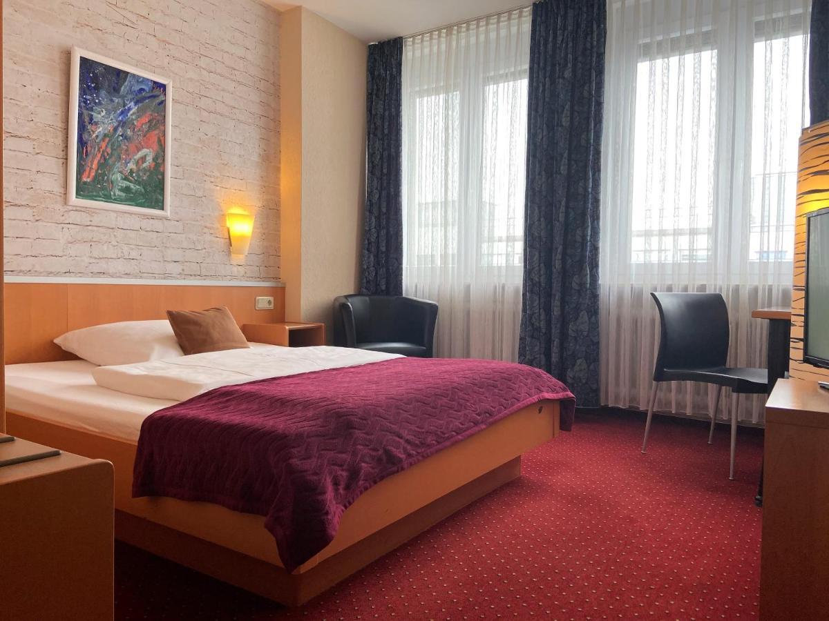 Hotel Stadt Hamburg Am Fluss Saarbrücken Exteriör bild
