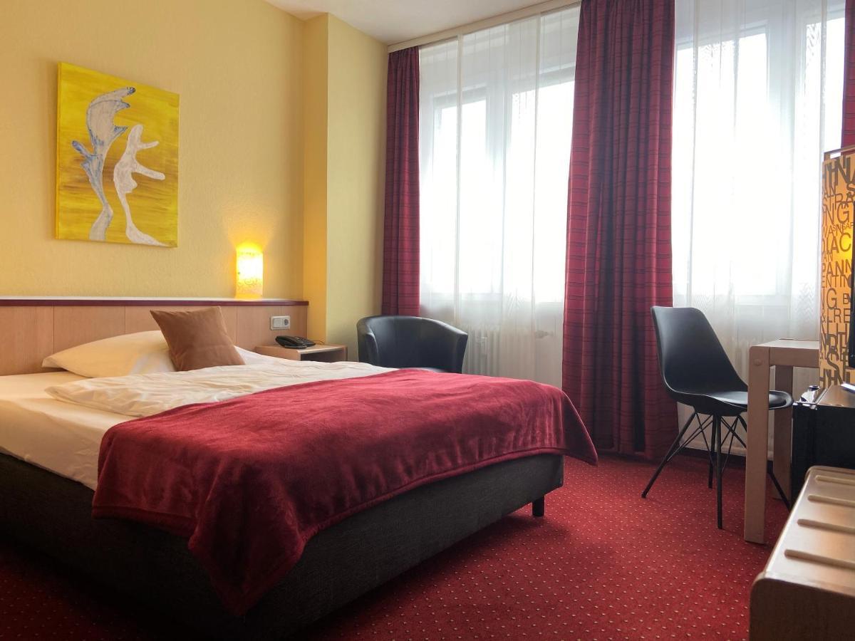 Hotel Stadt Hamburg Am Fluss Saarbrücken Exteriör bild