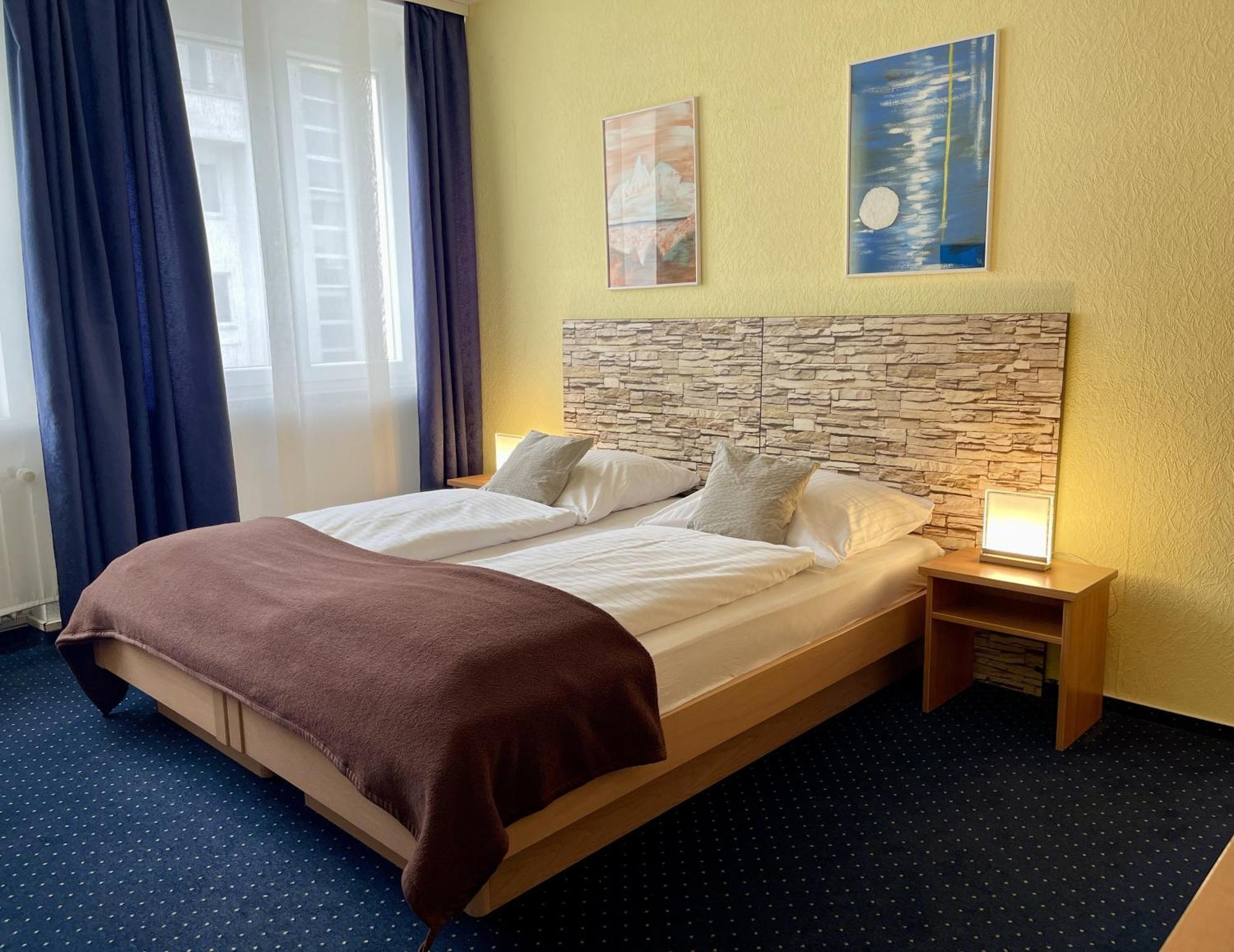 Hotel Stadt Hamburg Am Fluss Saarbrücken Exteriör bild