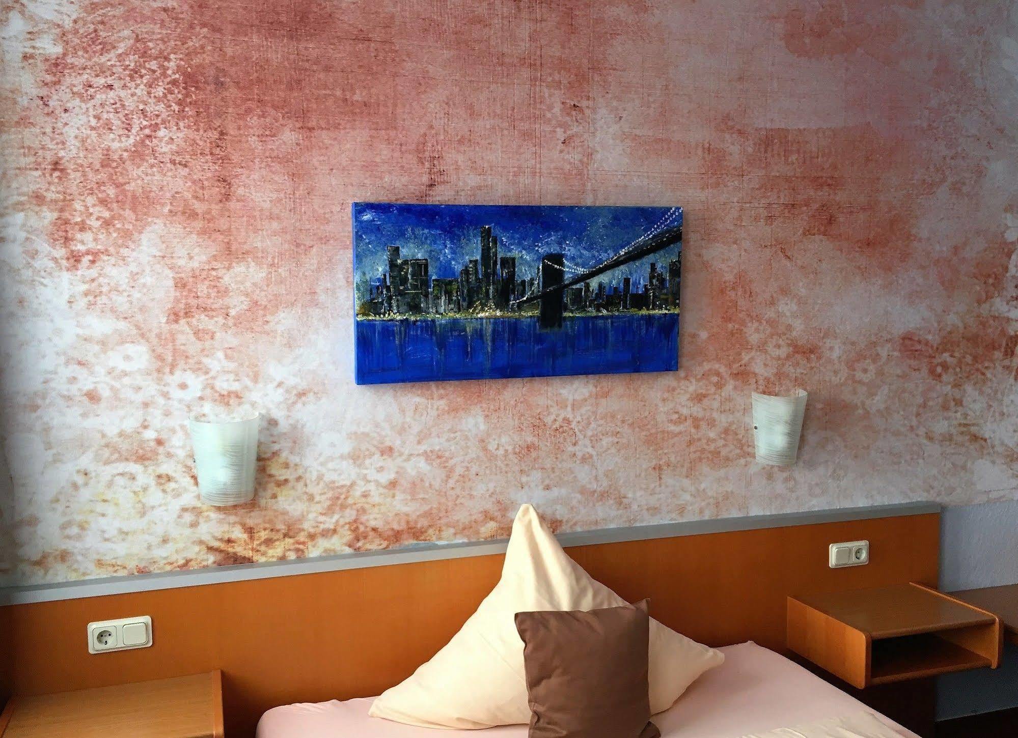 Hotel Stadt Hamburg Am Fluss Saarbrücken Exteriör bild